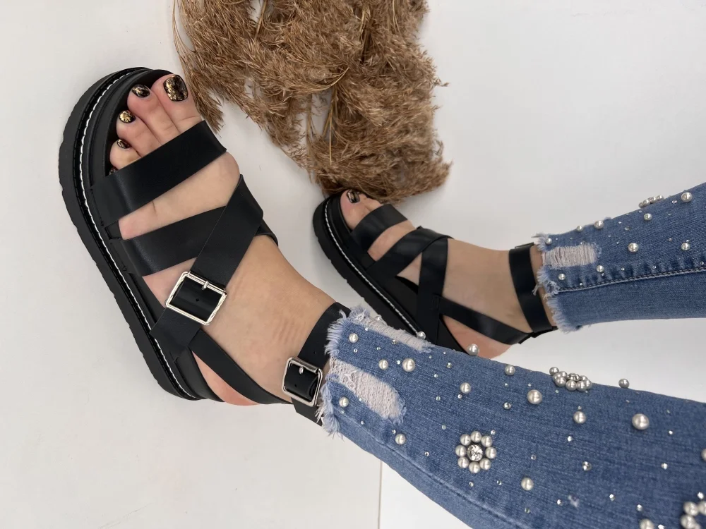 Rihmikud / kingad paksu tallaga 